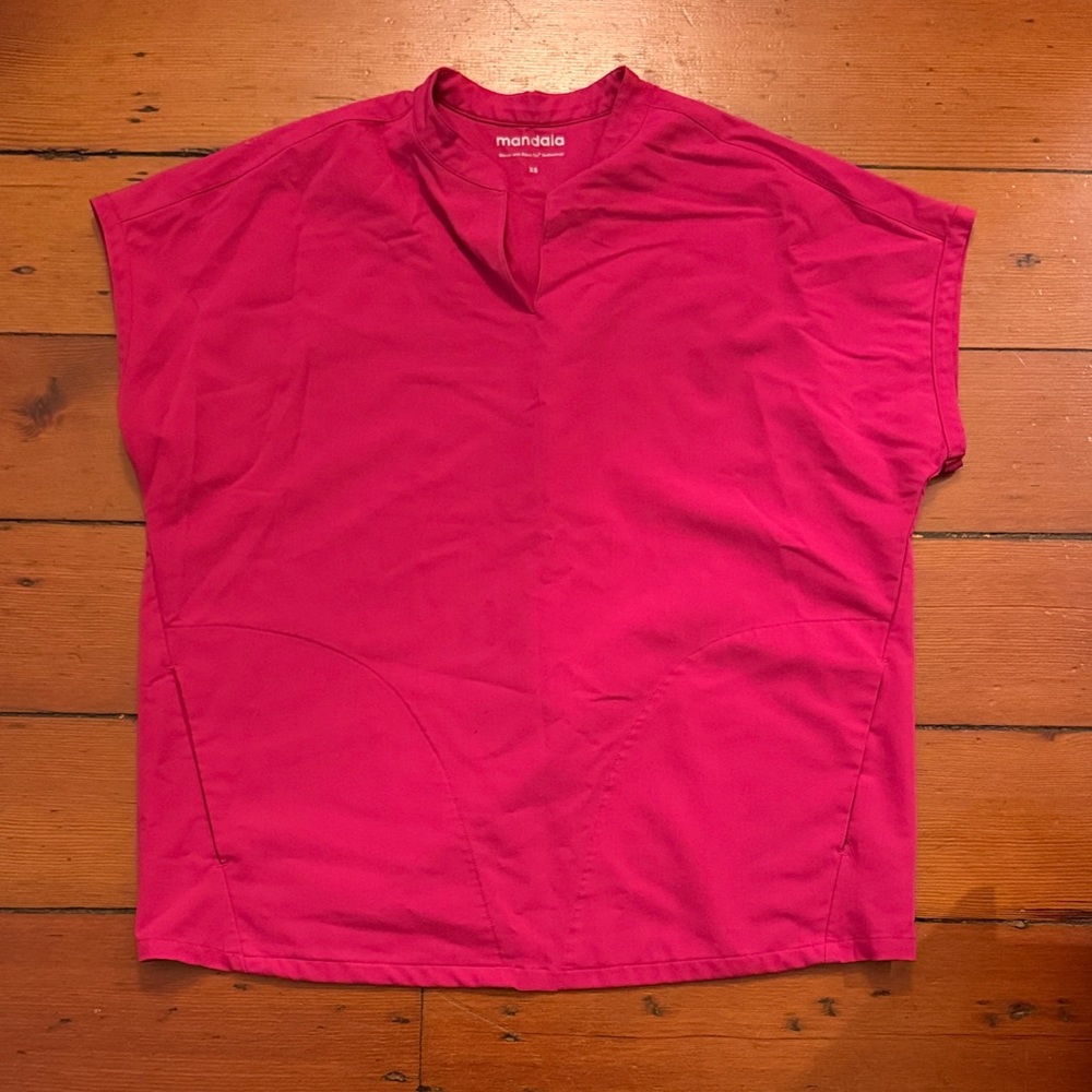 Women’s loose-fitting Scrub Top (Mandala)